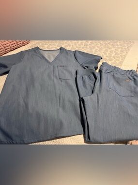 Women’s figs light blue Heather scrub set xl petite